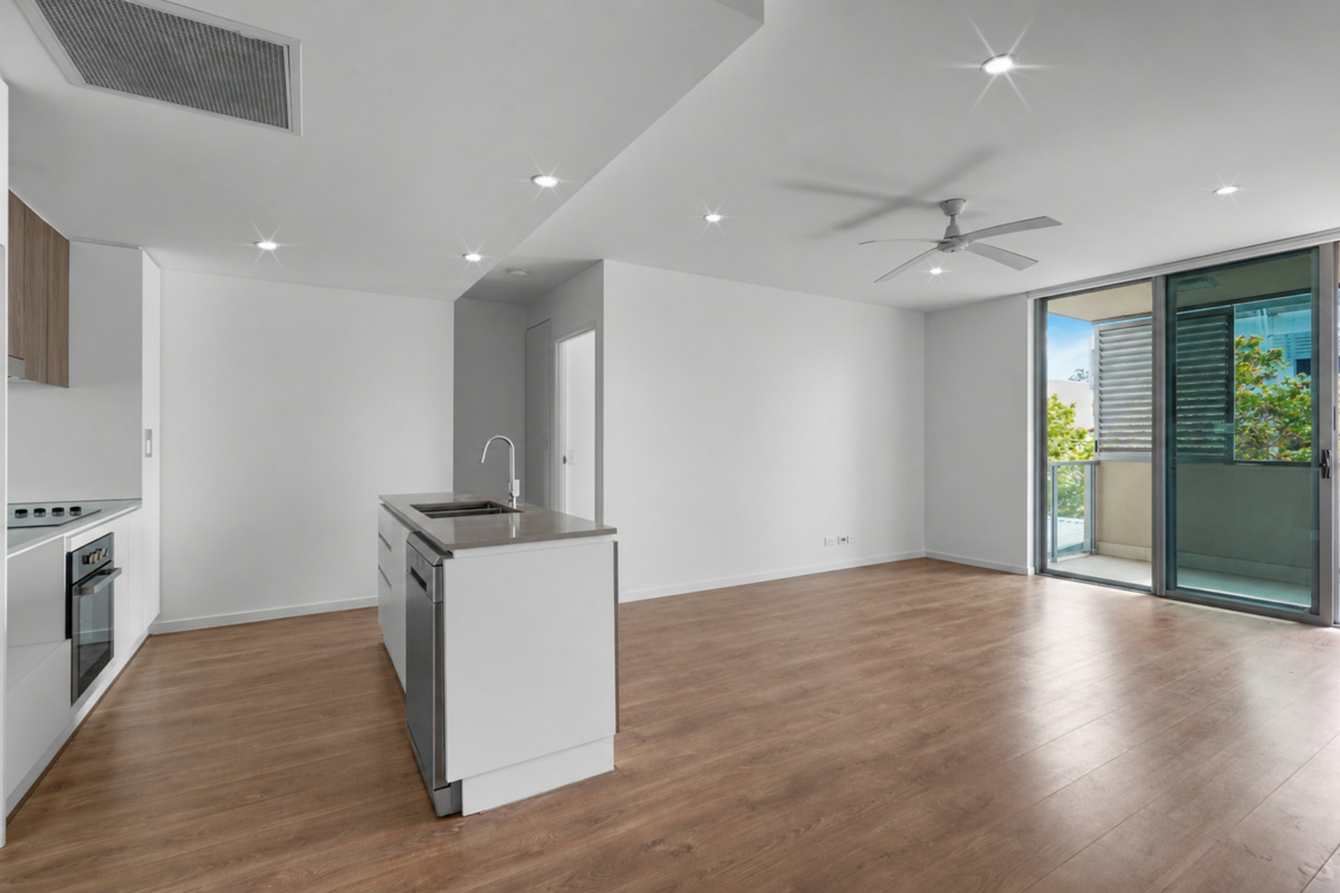 13/12 Sanders Street — photo 4 of 25