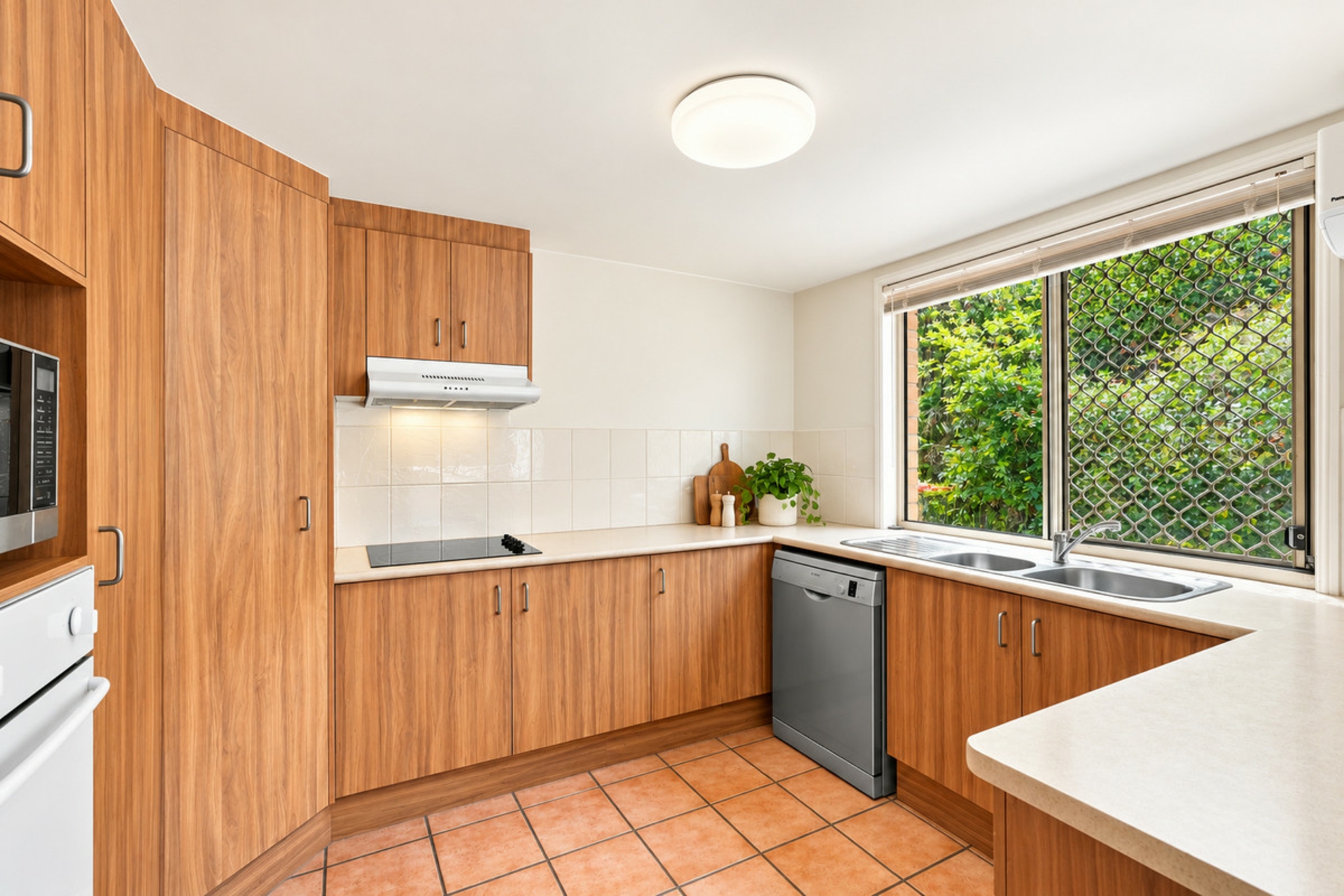 21/8 Manor Street — photo 3 of 29