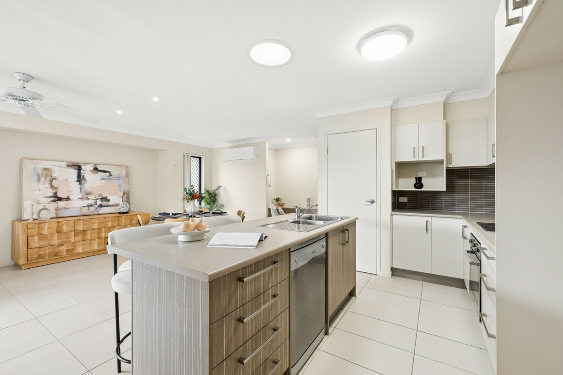 29 Shoalhaven Avenue — photo 4 of 26