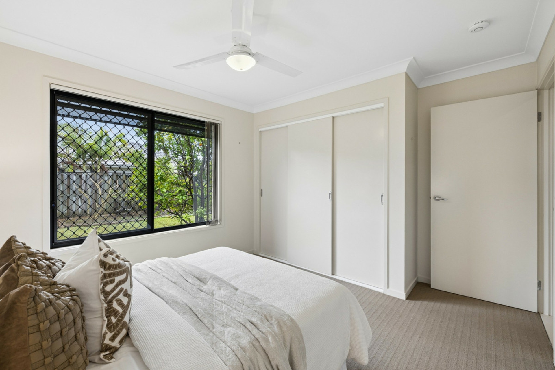 29 Shoalhaven Avenue — photo 11 of 26