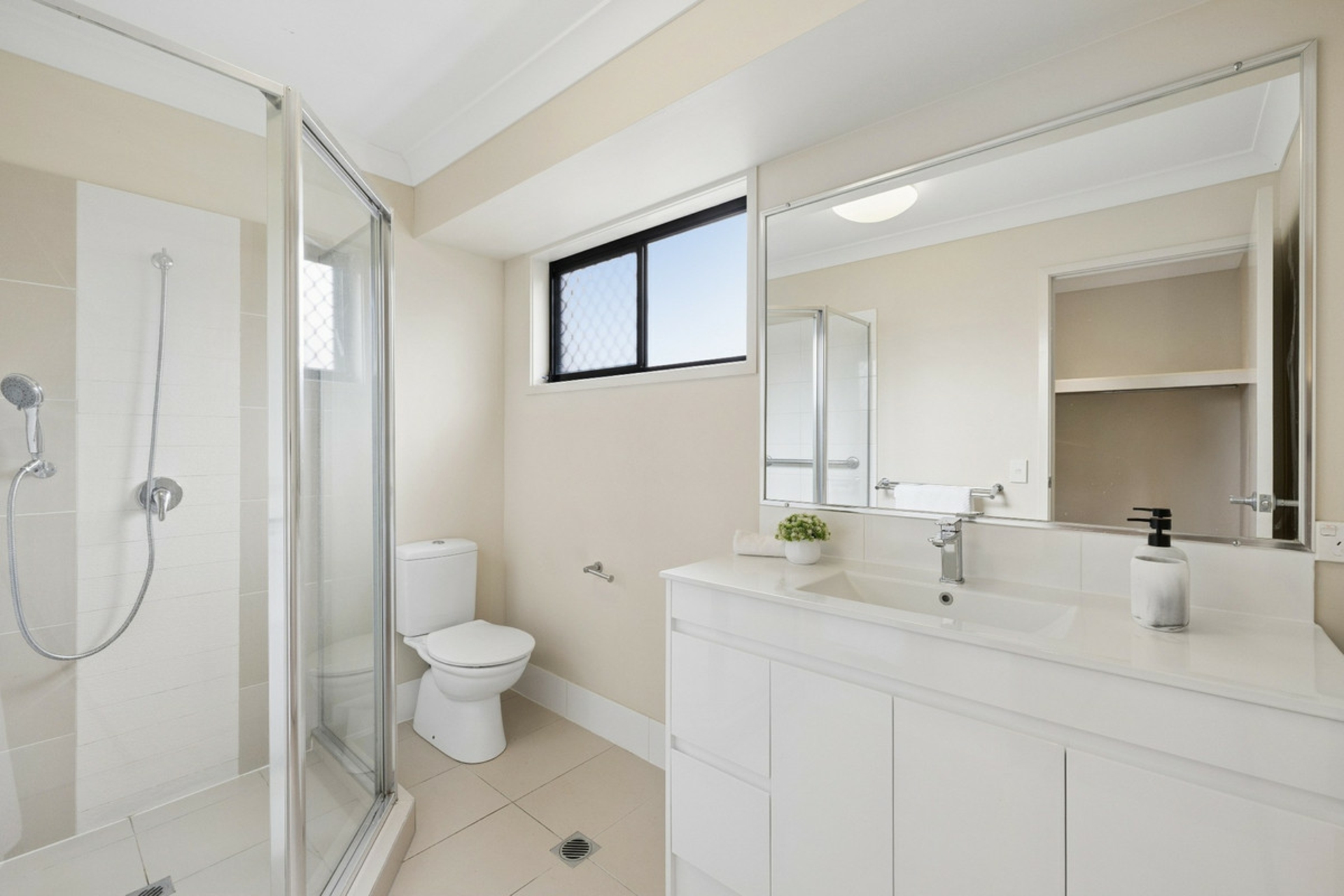 29 Shoalhaven Avenue — photo 14 of 26