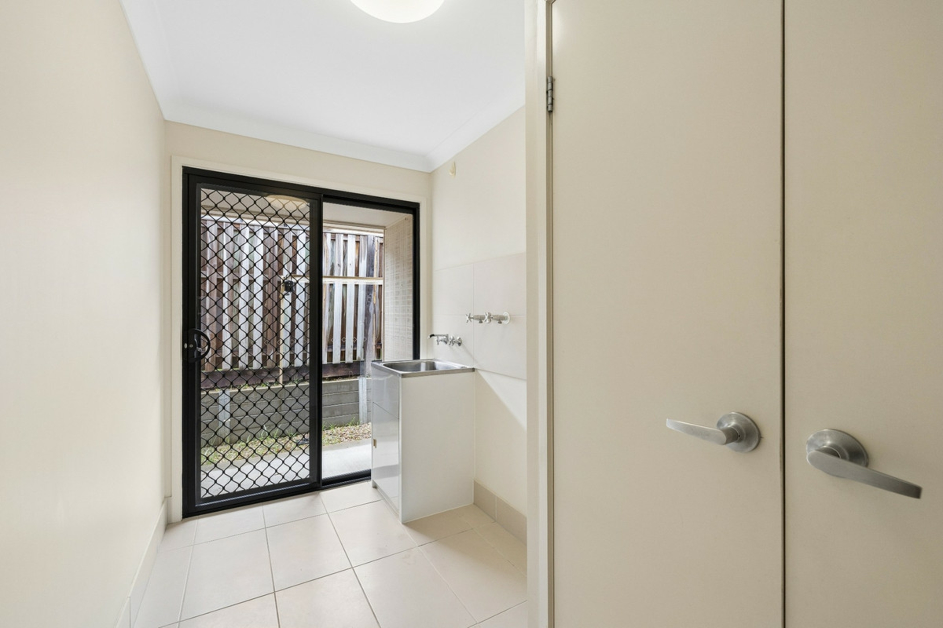 29 Shoalhaven Avenue — photo 16 of 26