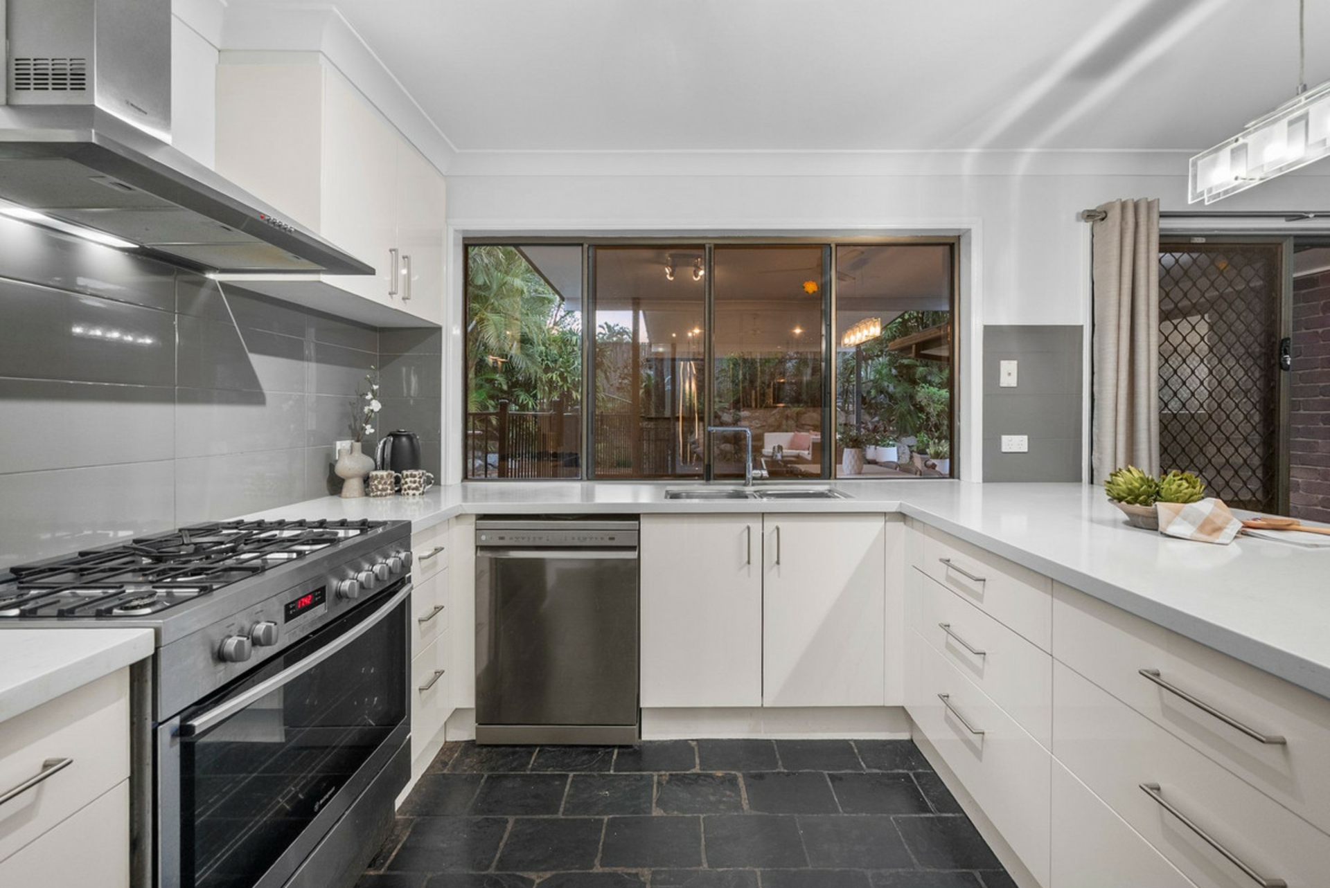 451 Broadwater Road — photo 7 of 26