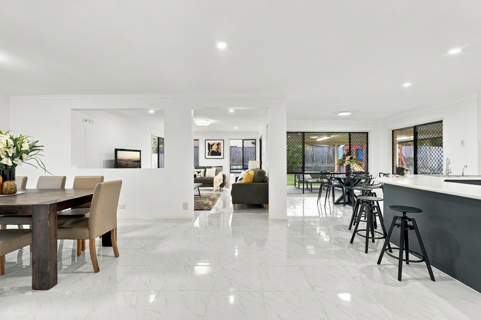 11 Cocoparra Crescent — photo 5 of 30