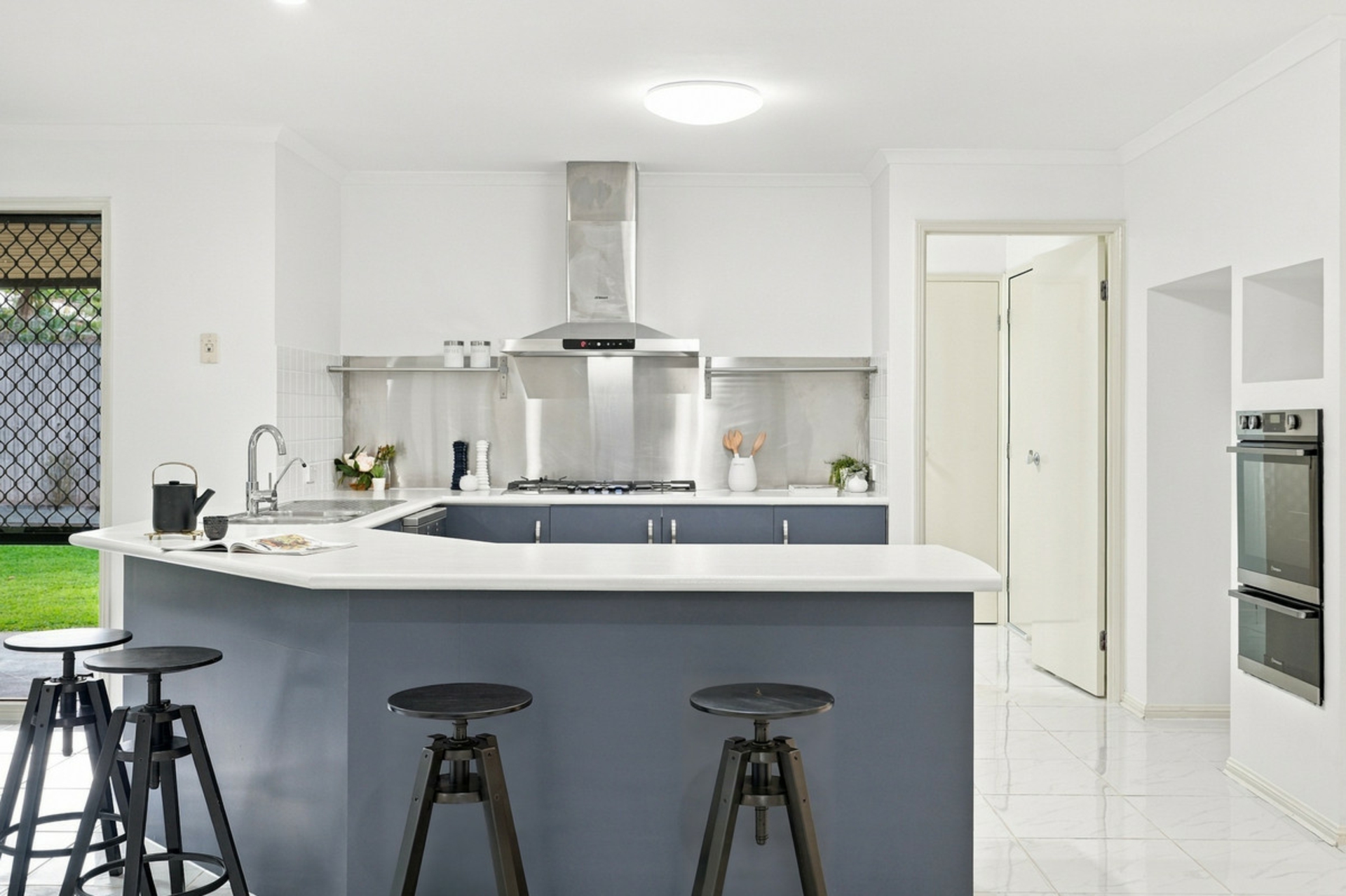 11 Cocoparra Crescent — photo 6 of 30