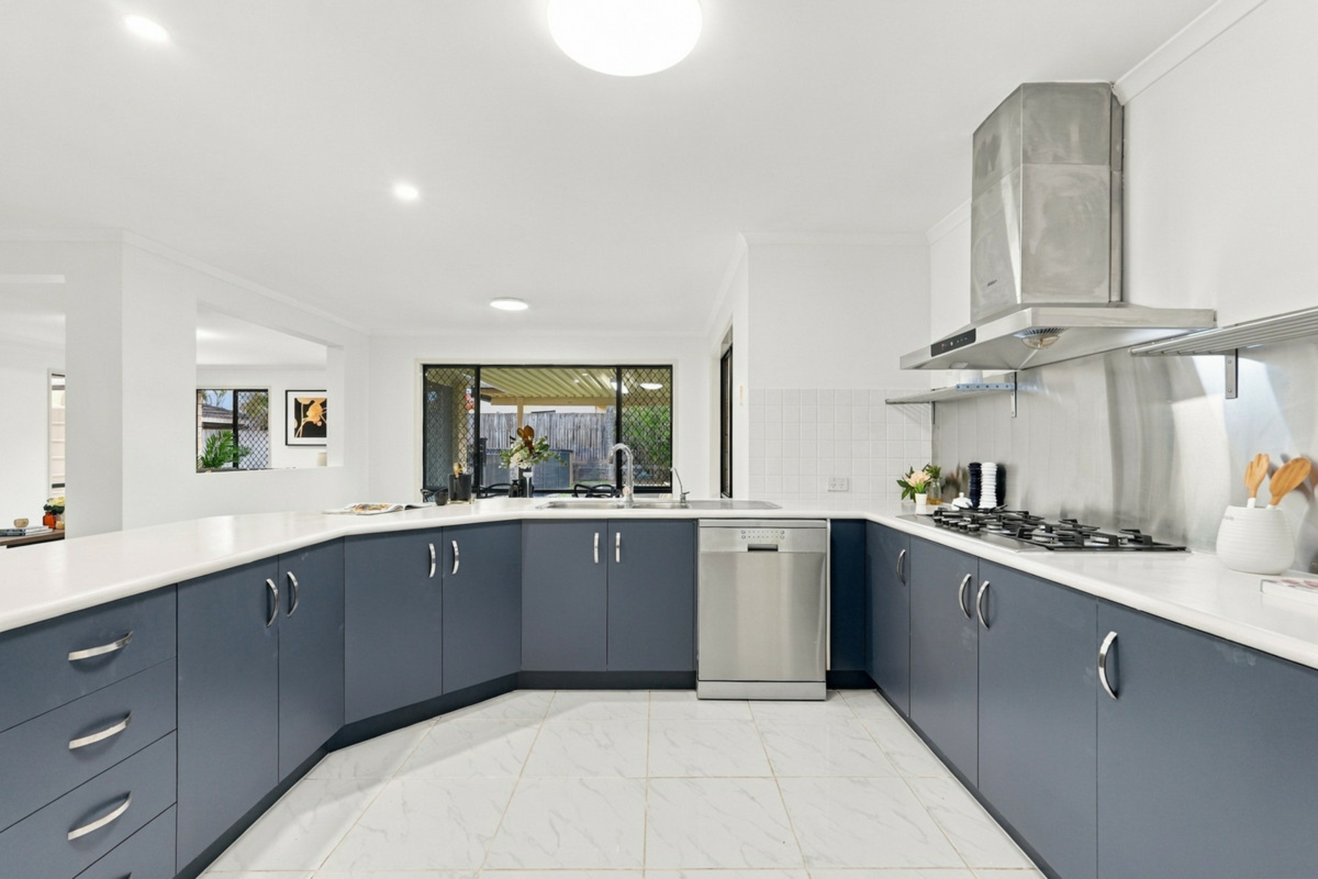 11 Cocoparra Crescent — photo 7 of 30