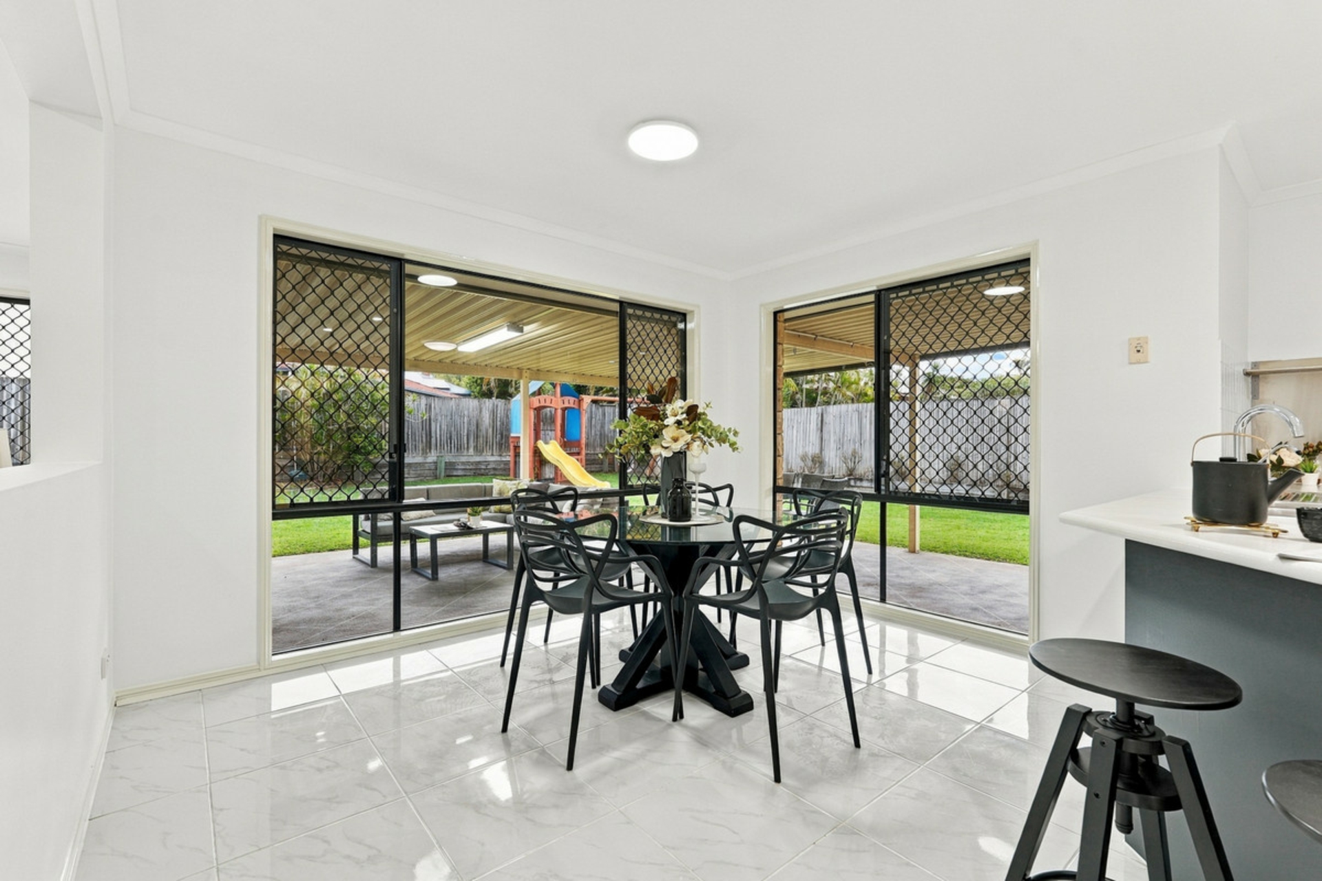11 Cocoparra Crescent — photo 9 of 30