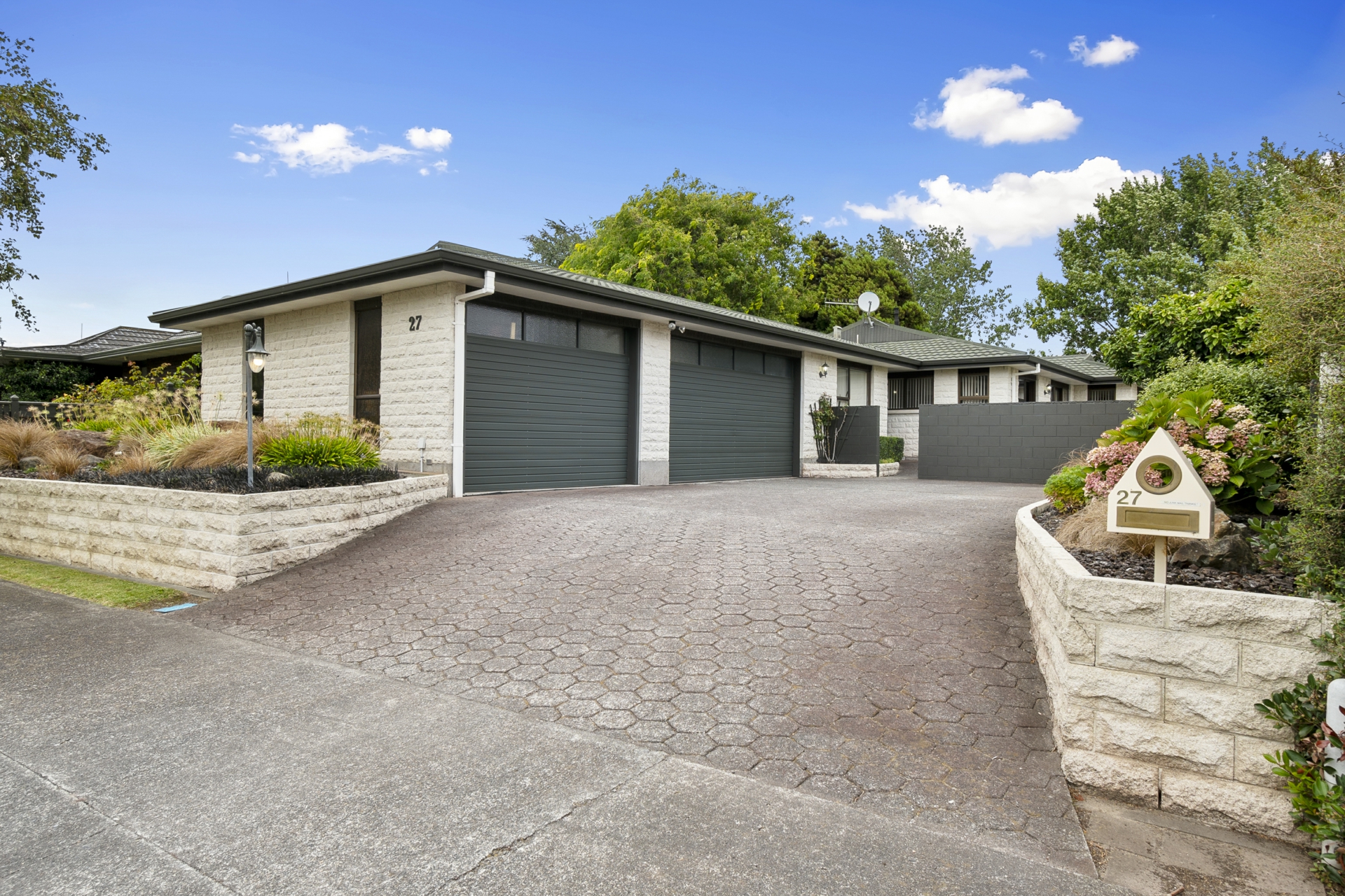 27 Humphries Place, AWAPUNI
