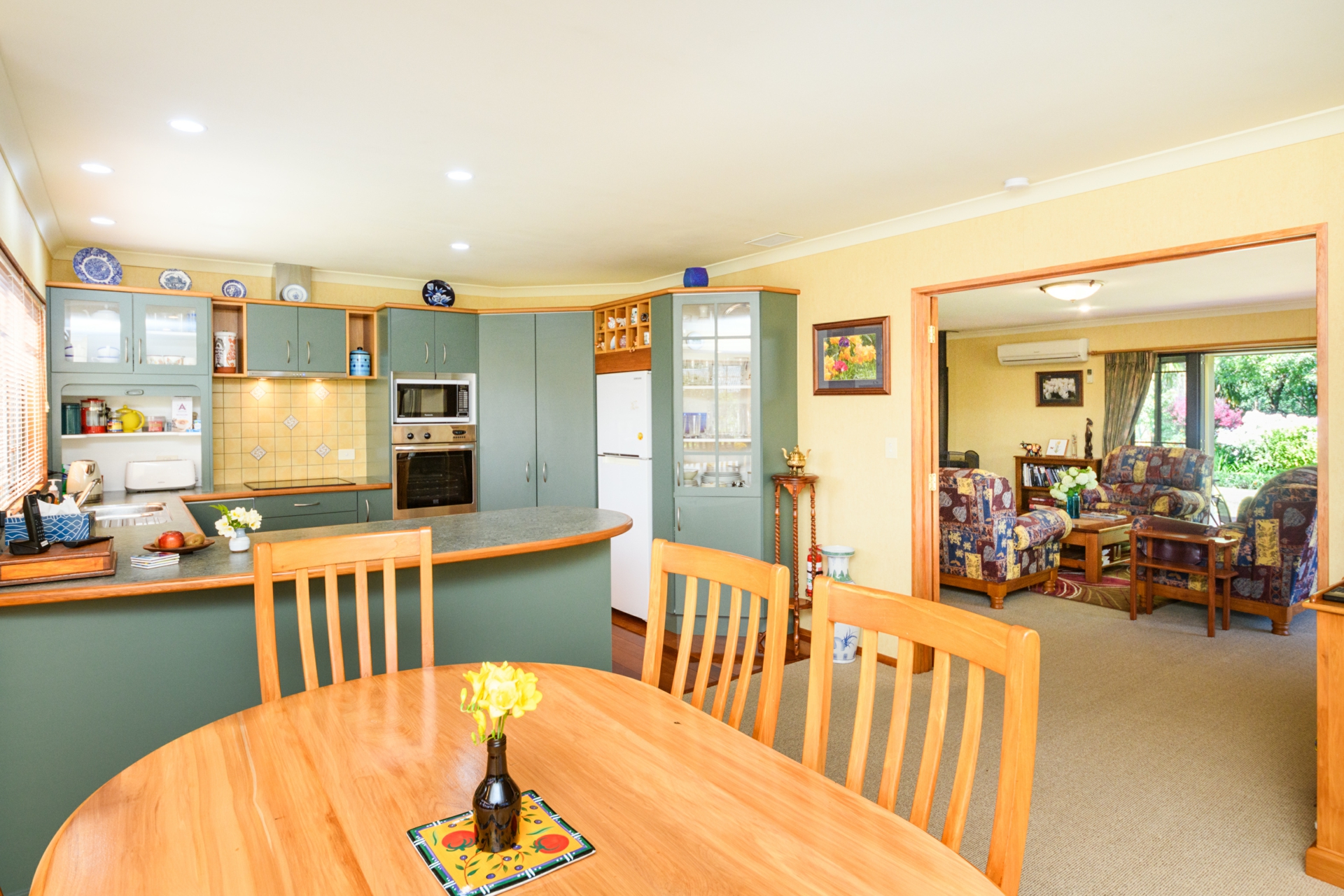 11 La Lena Grove, FITZHERBERT