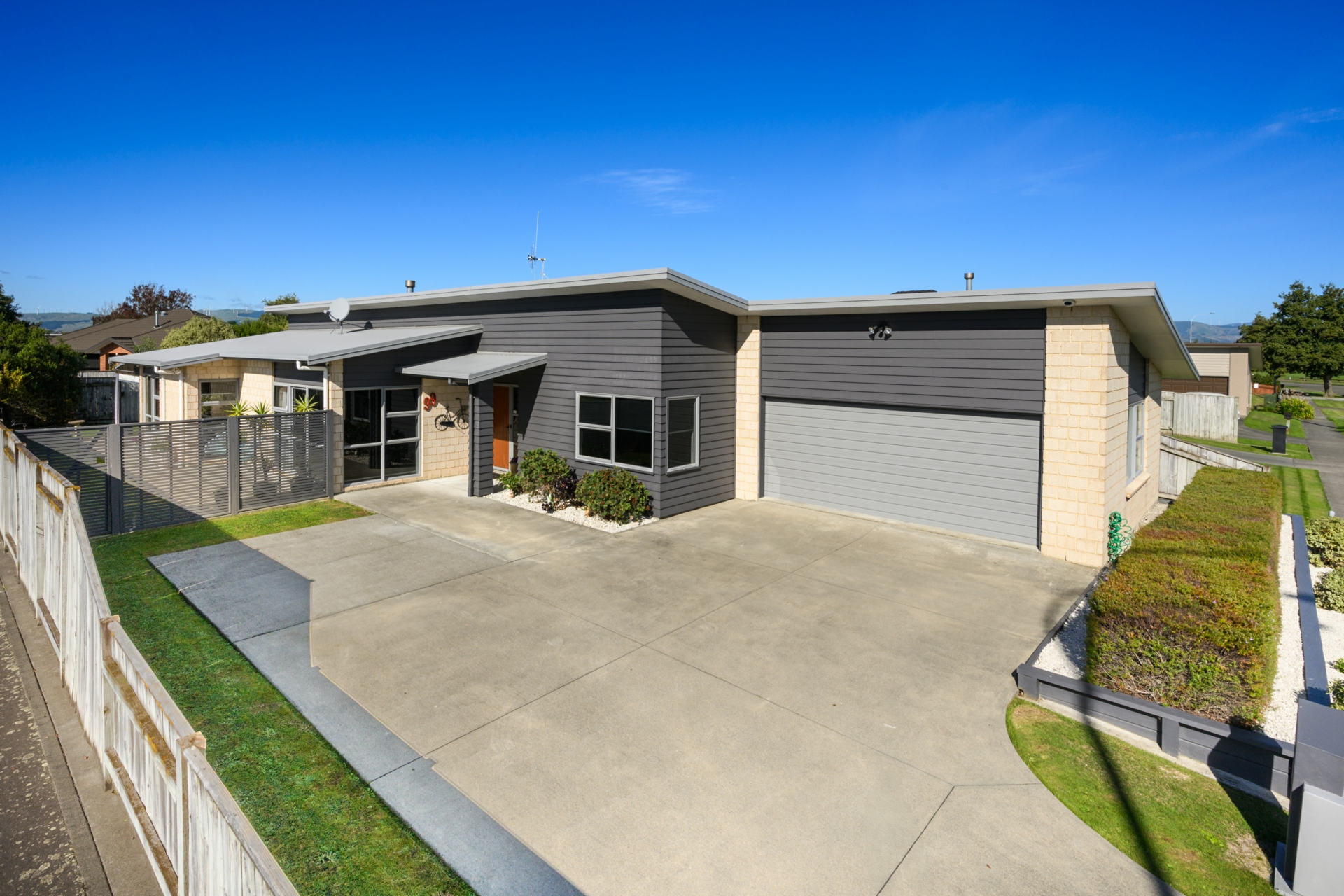 99 Schnell Drive, KELVIN GROVE