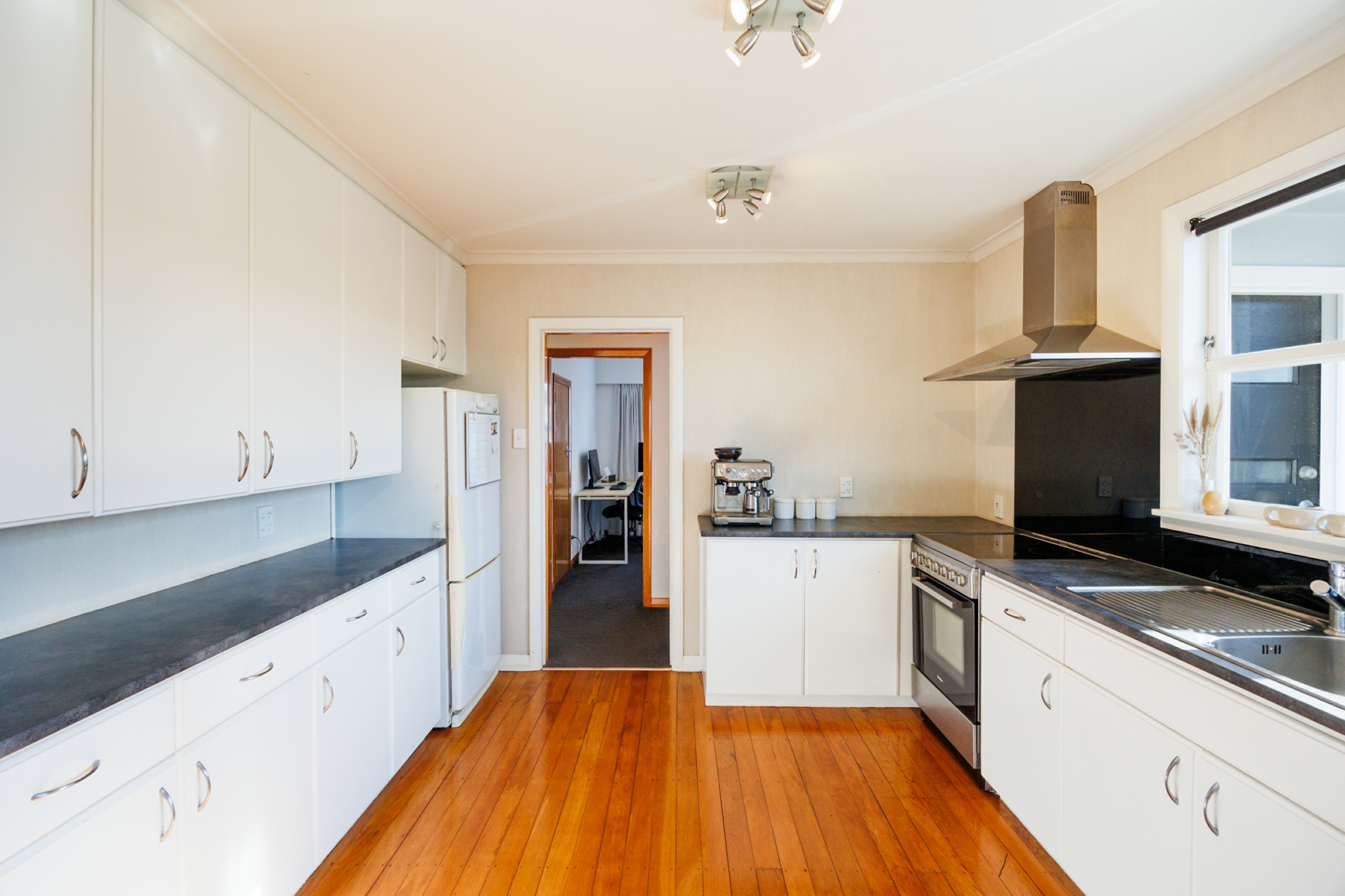7 Liverpool Street, TAKARO
