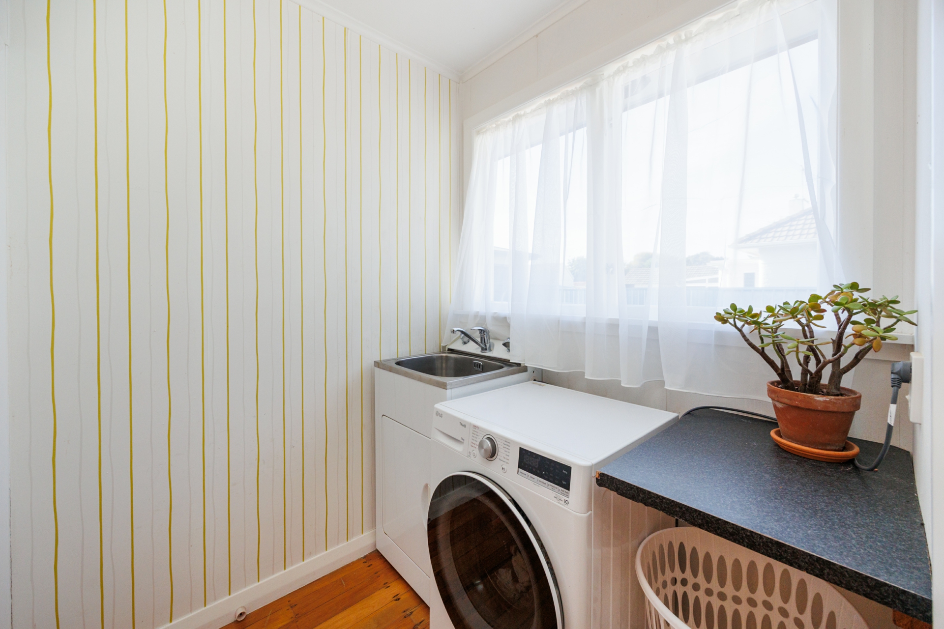 7 Liverpool Street, TAKARO
