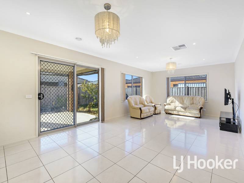 24 Stoneleigh Road, CRANBOURNE NORTH