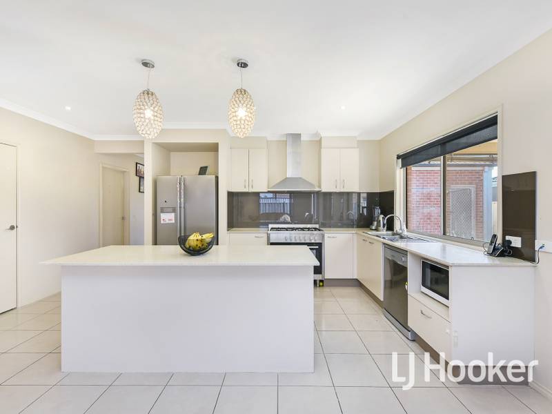 24 Stoneleigh Road, CRANBOURNE NORTH