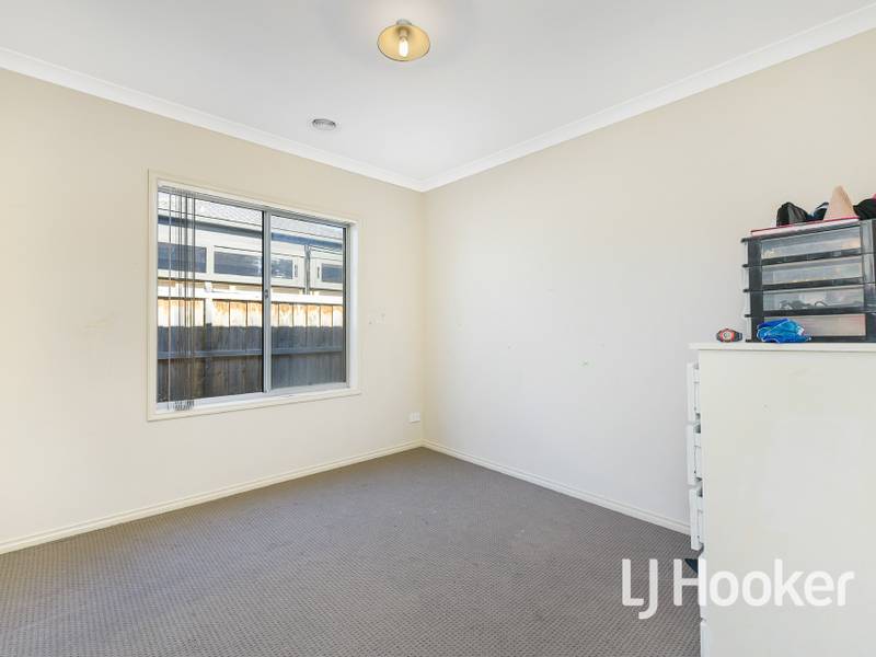 24 Stoneleigh Road, CRANBOURNE NORTH
