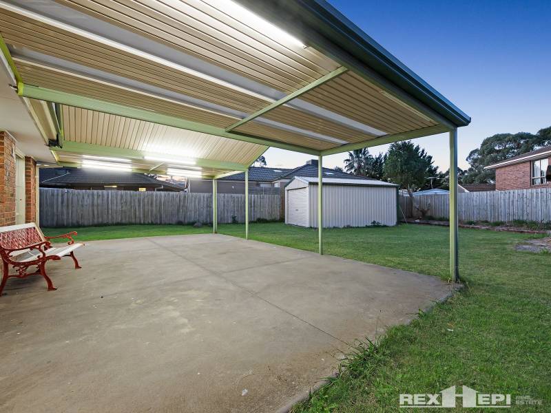 70 Gipps Crescent Cranbourne North VIC