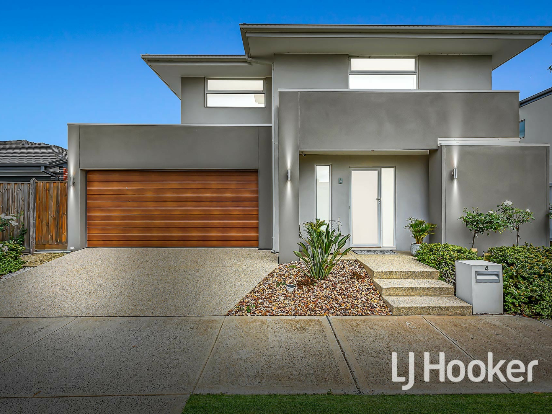 4 Mossey Crescent, Cranbourne East