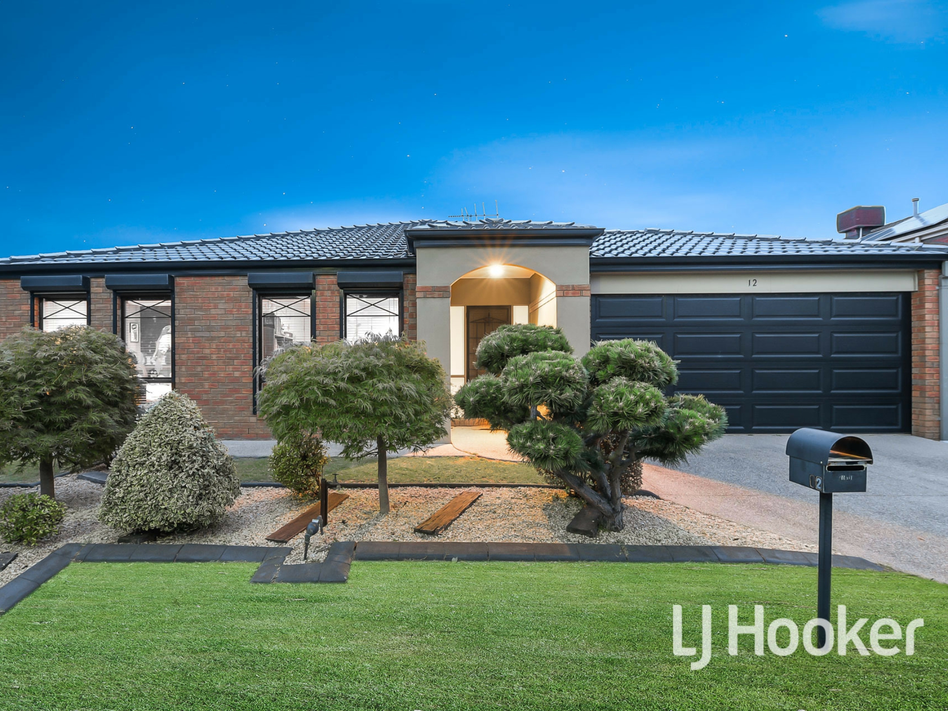 12 Oakford Rise Hampton Park VIC