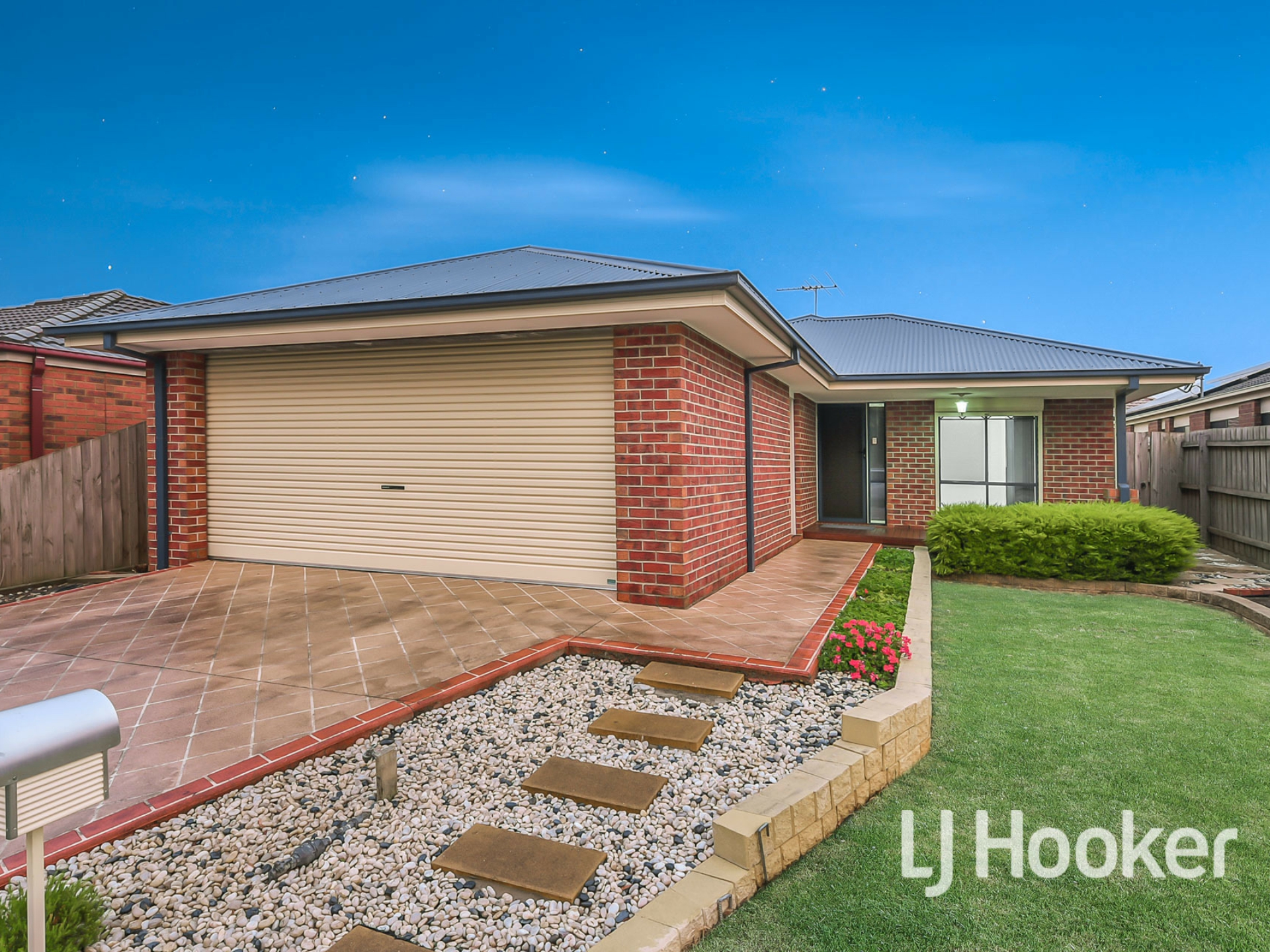 8 Venus Place Cranbourne VIC