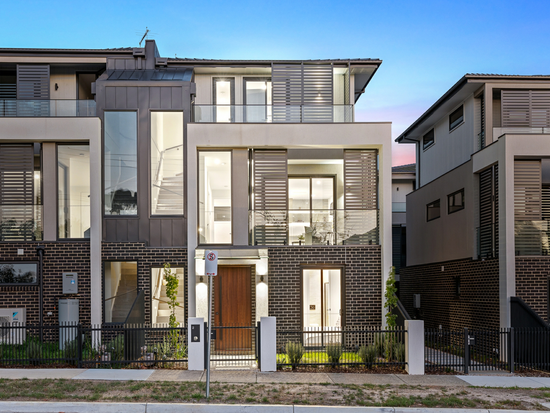 2/2 Montgomery Avenue, MOUNT WAVERLEY