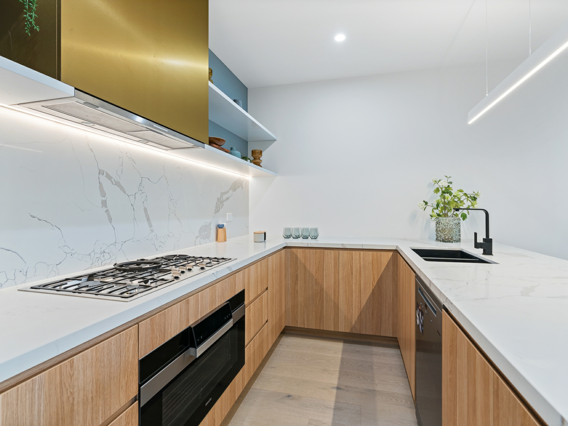2/2 Montgomery Avenue, MOUNT WAVERLEY