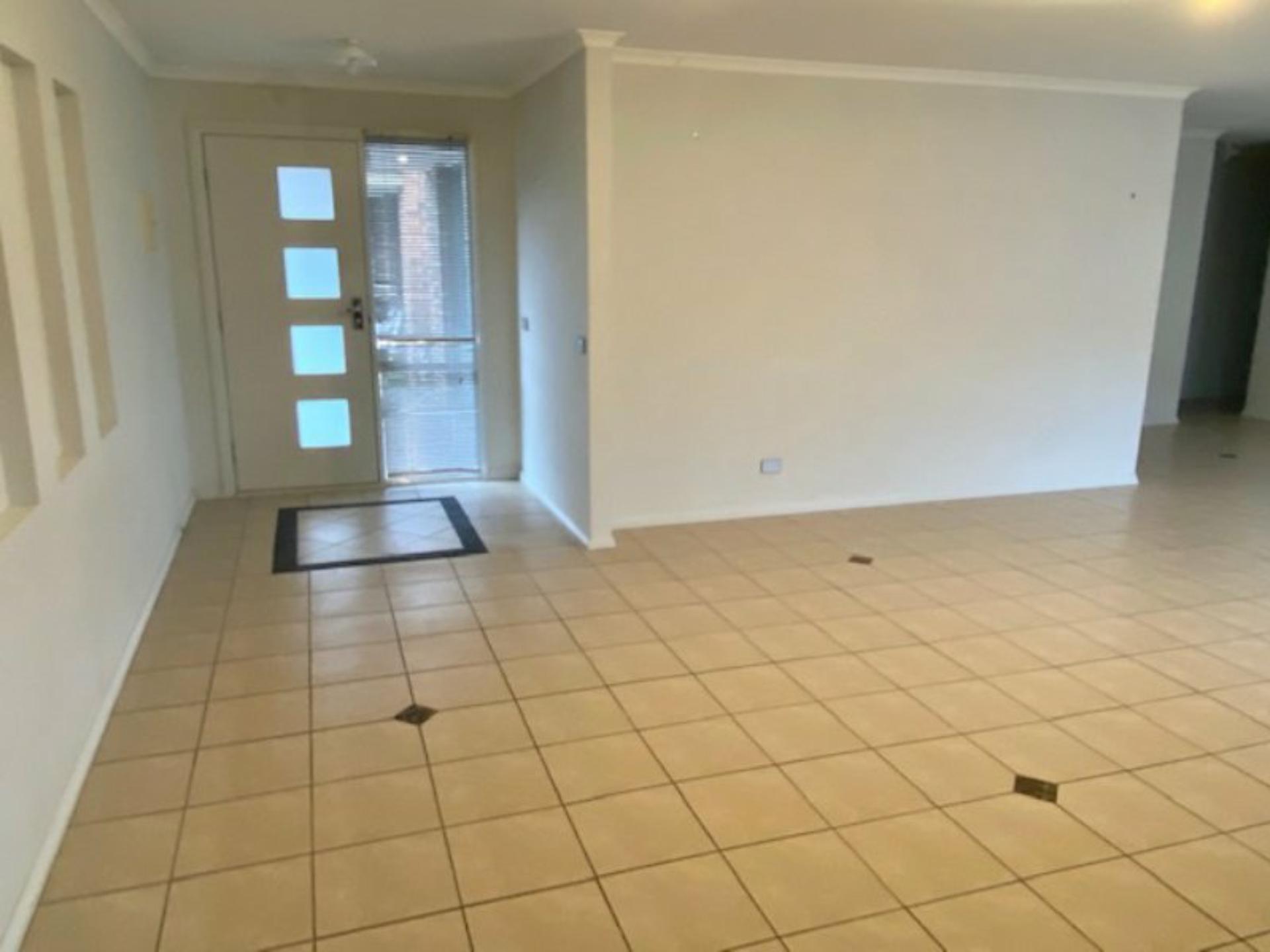 4/140 Camms Road, CRANBOURNE
