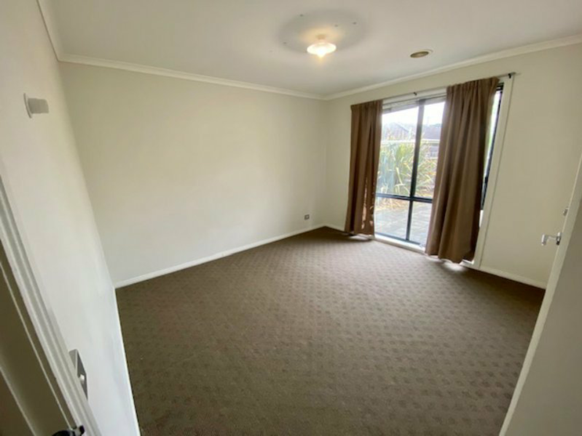 4/140 Camms Road, CRANBOURNE