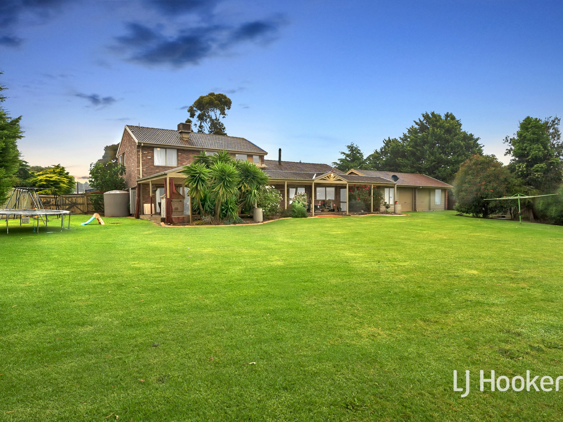 64-66 Kennington Park Drive, ENDEAVOUR HILLS