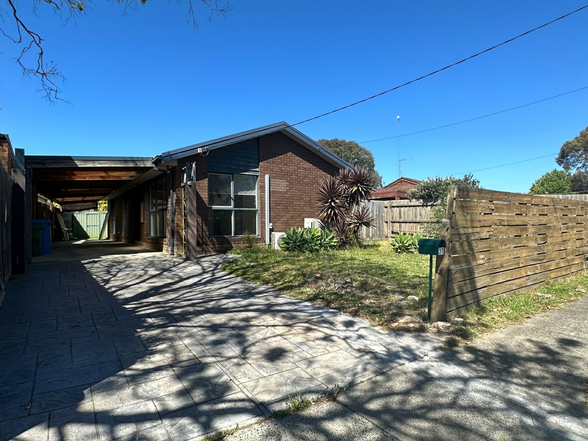 37 Green Valley Crescent, HAMPTON PARK