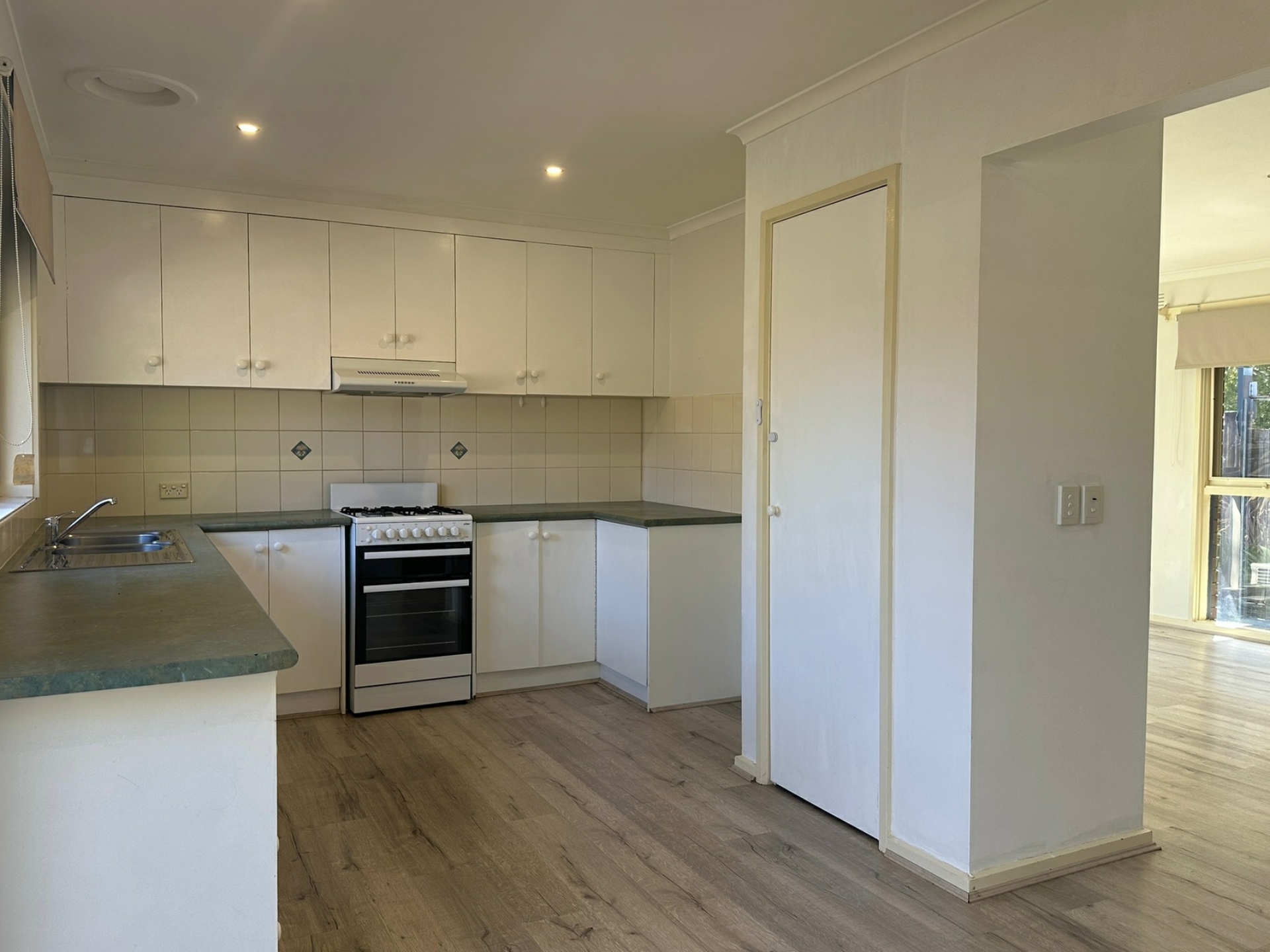 37 Green Valley Crescent, HAMPTON PARK