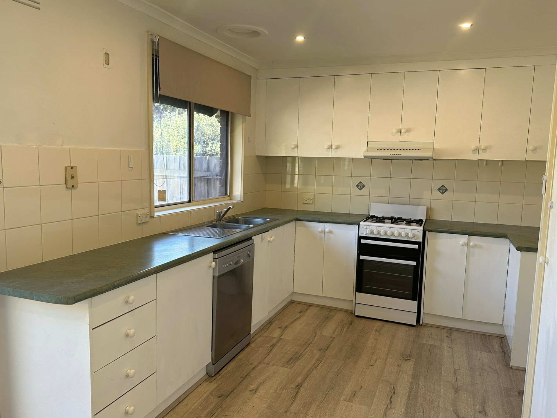 37 Green Valley Crescent, HAMPTON PARK