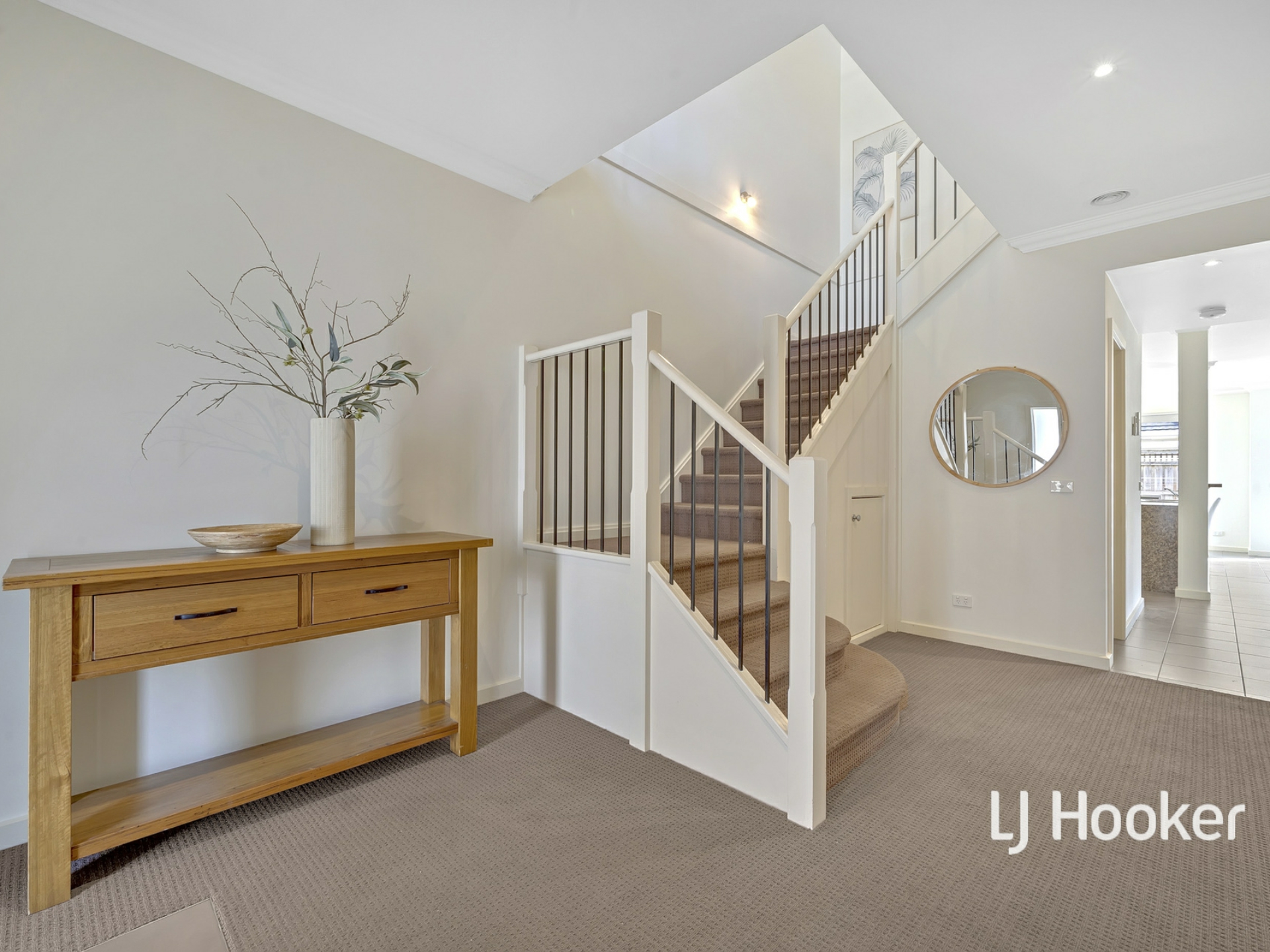 25 Tilbavale Close, HALLAM