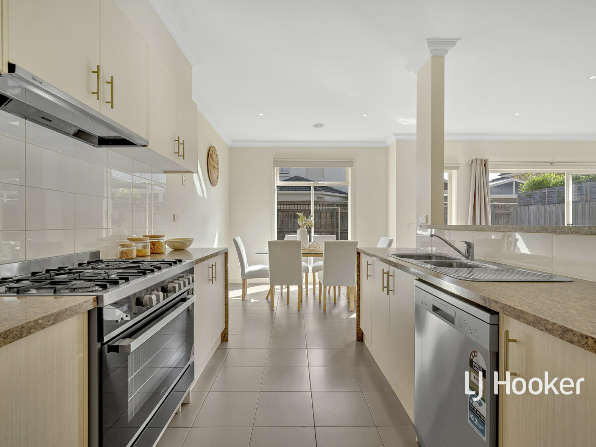 25 Tilbavale Close, HALLAM