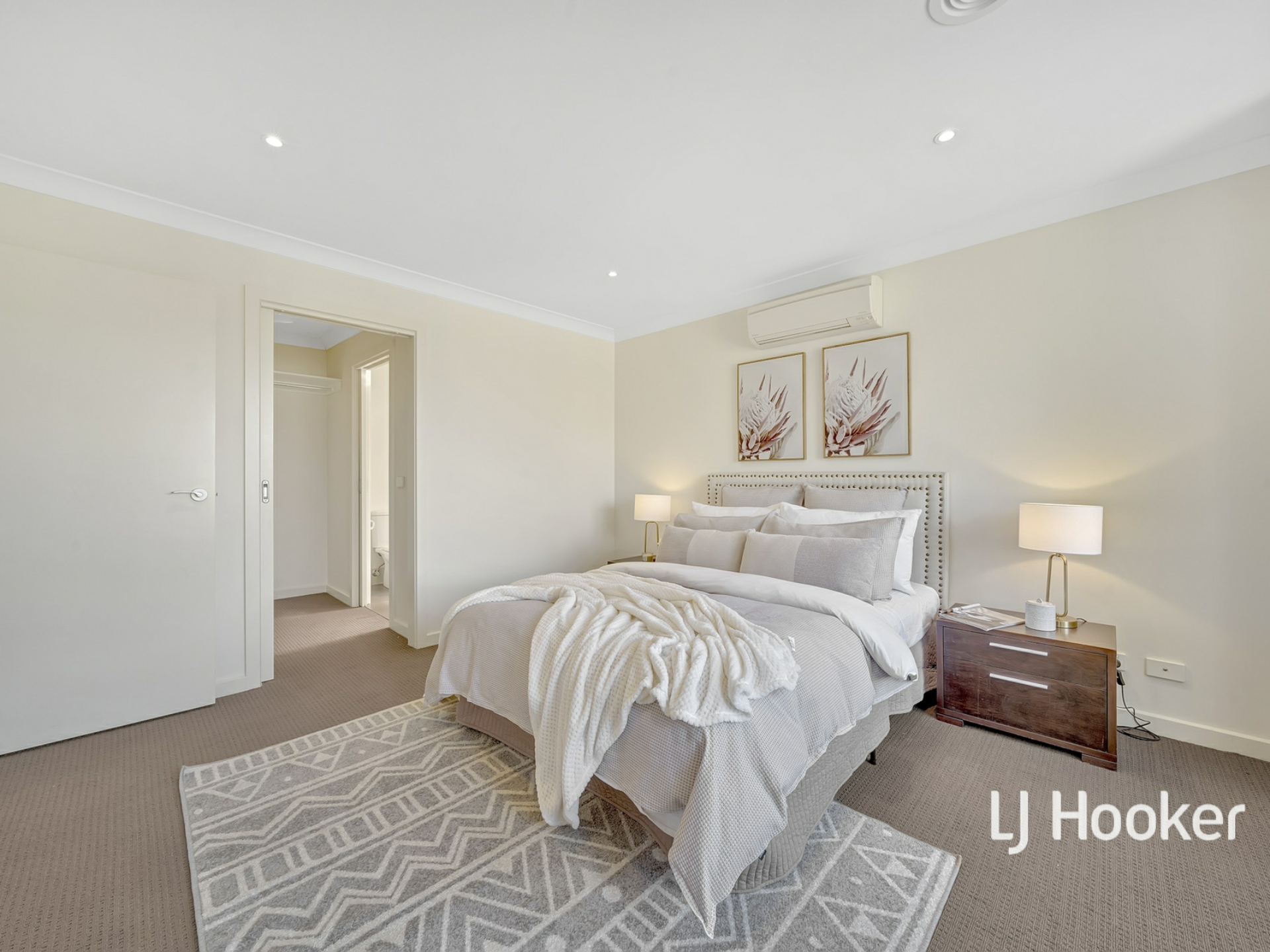 25 Tilbavale Close, HALLAM