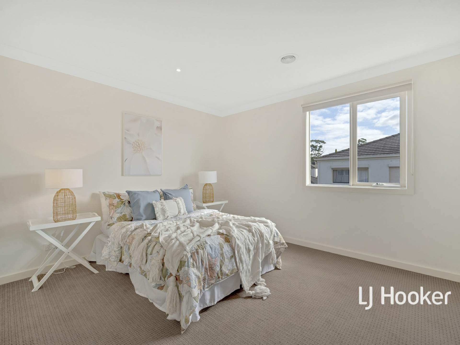 25 Tilbavale Close, HALLAM