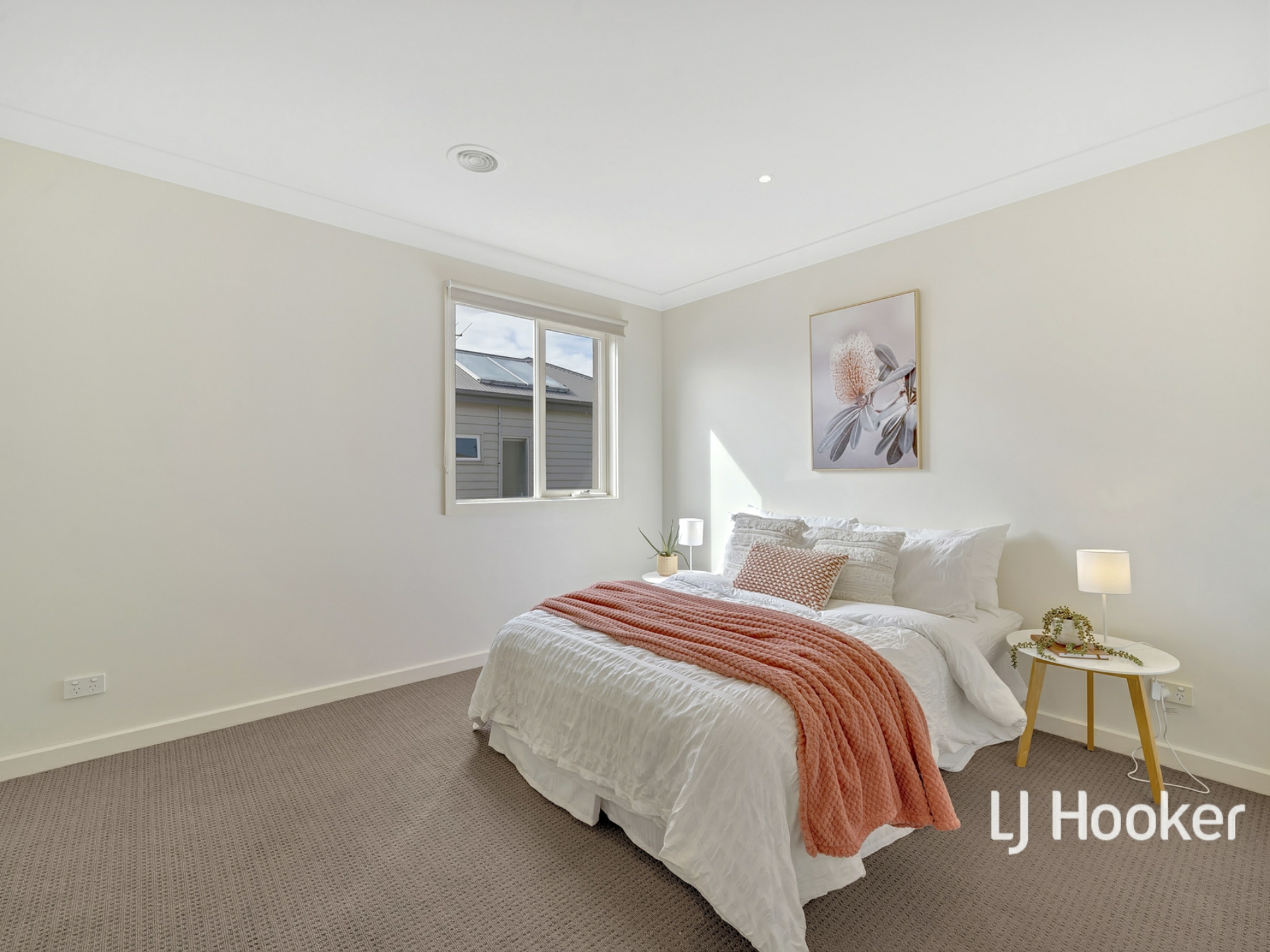 25 Tilbavale Close, HALLAM