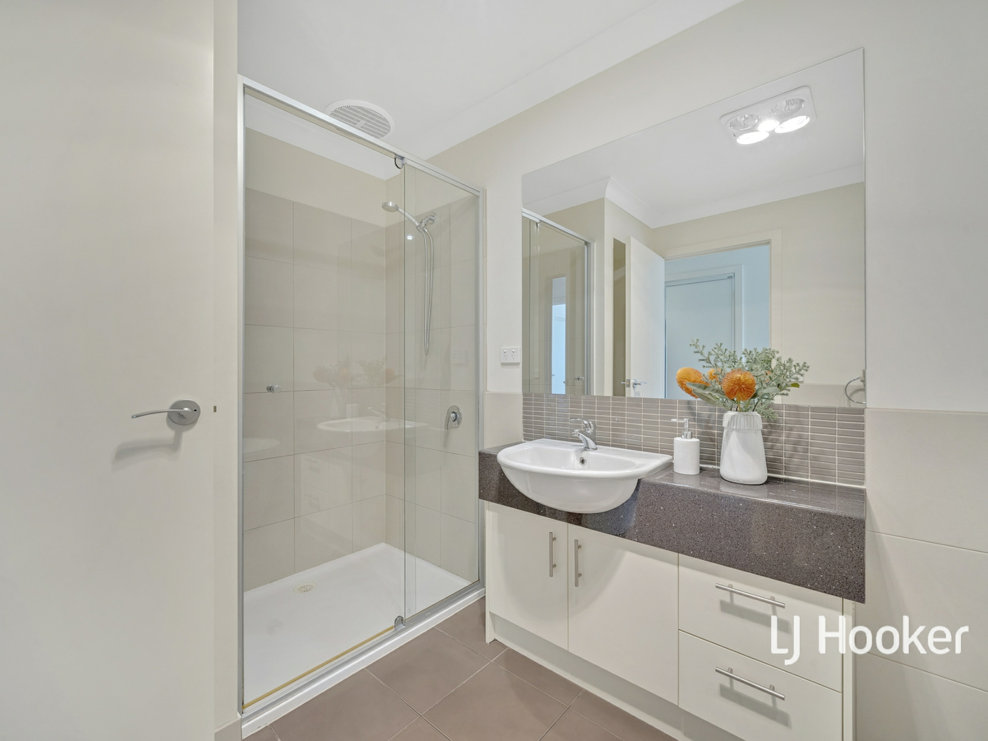 25 Tilbavale Close, HALLAM