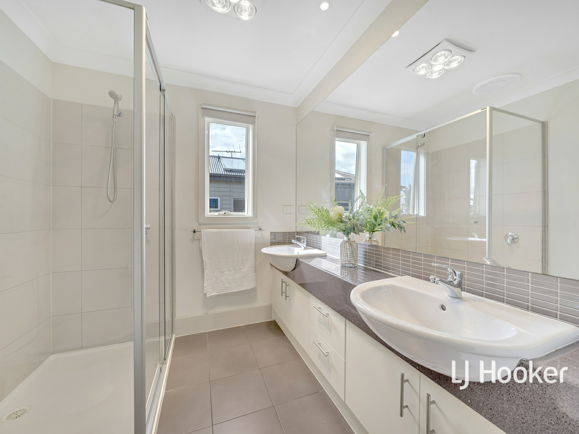 25 Tilbavale Close, HALLAM