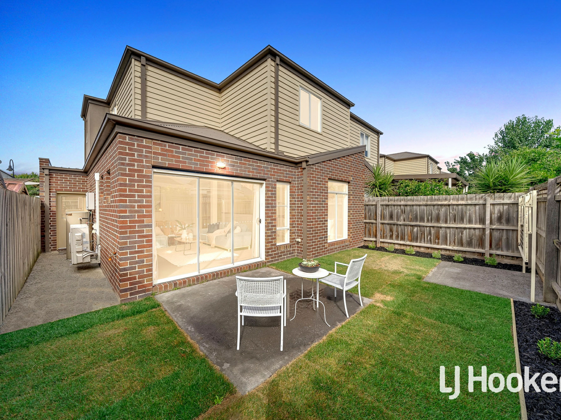 25 Tilbavale Close, HALLAM