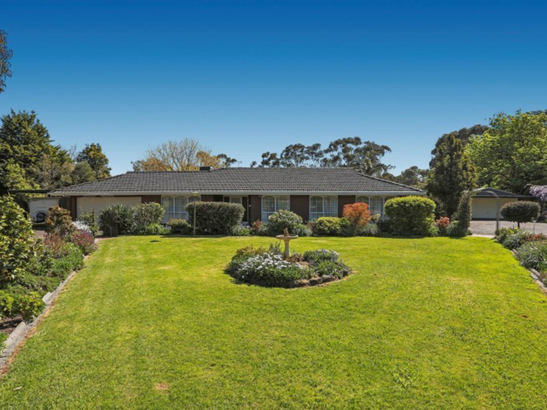 9 Oaktree Drive, PAKENHAM