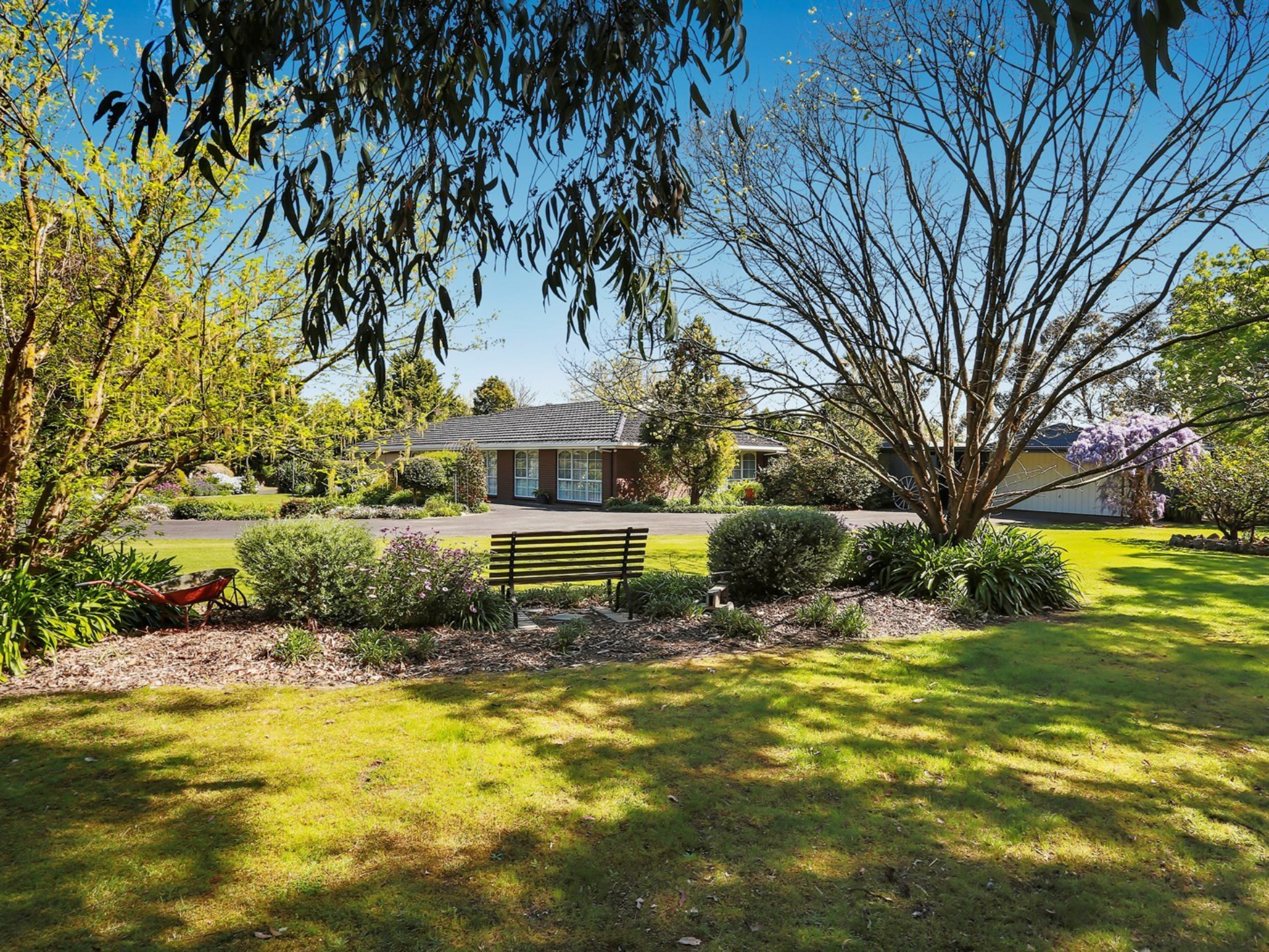 9 Oaktree Drive, PAKENHAM