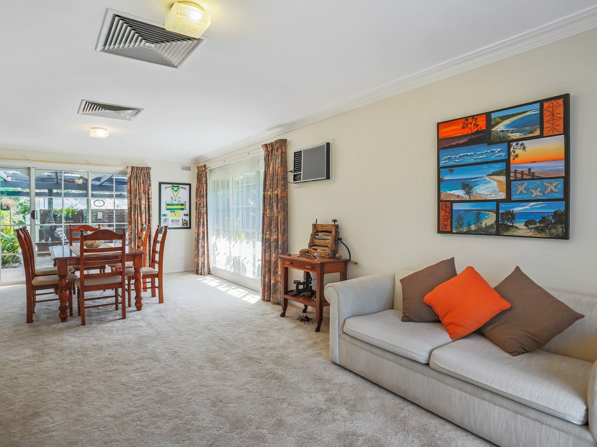 9 Oaktree Drive, PAKENHAM