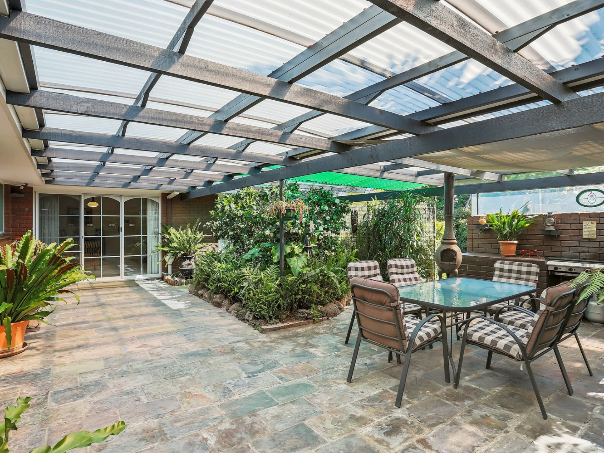 9 Oaktree Drive, PAKENHAM