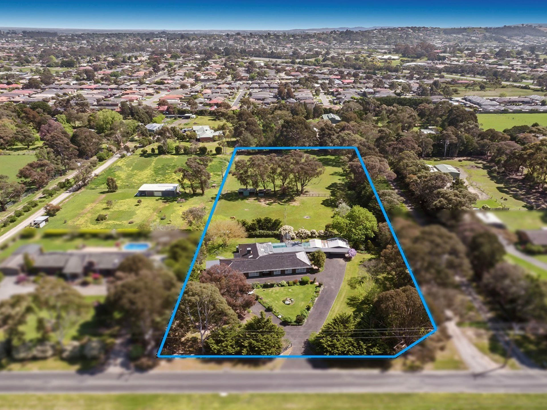 9 Oaktree Drive, PAKENHAM