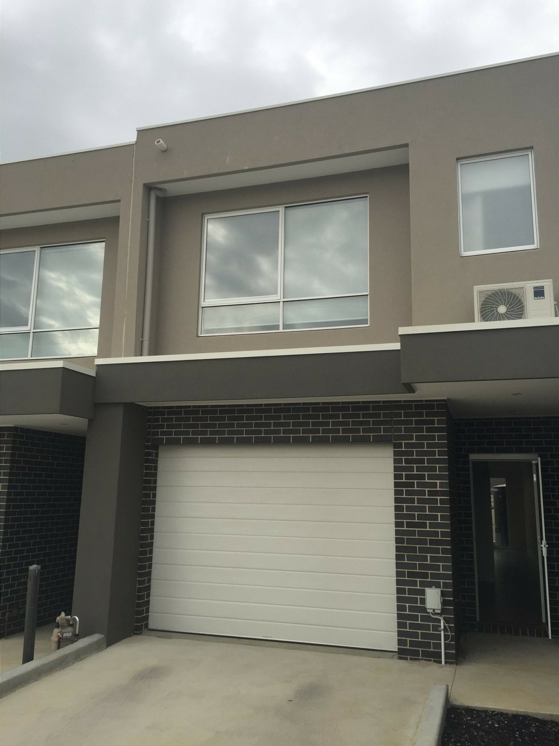 10/14-15 Hazelmere Avenue, CRANBOURNE