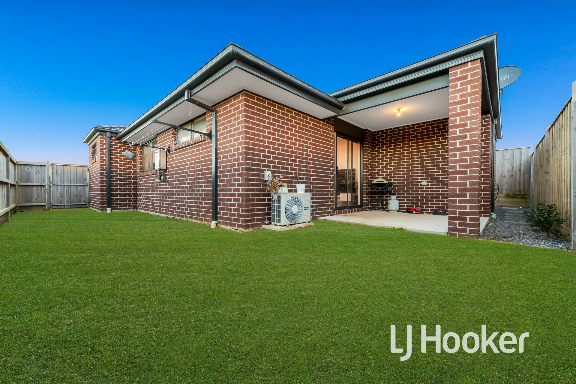 35 Moroak Crescent Clyde North VIC