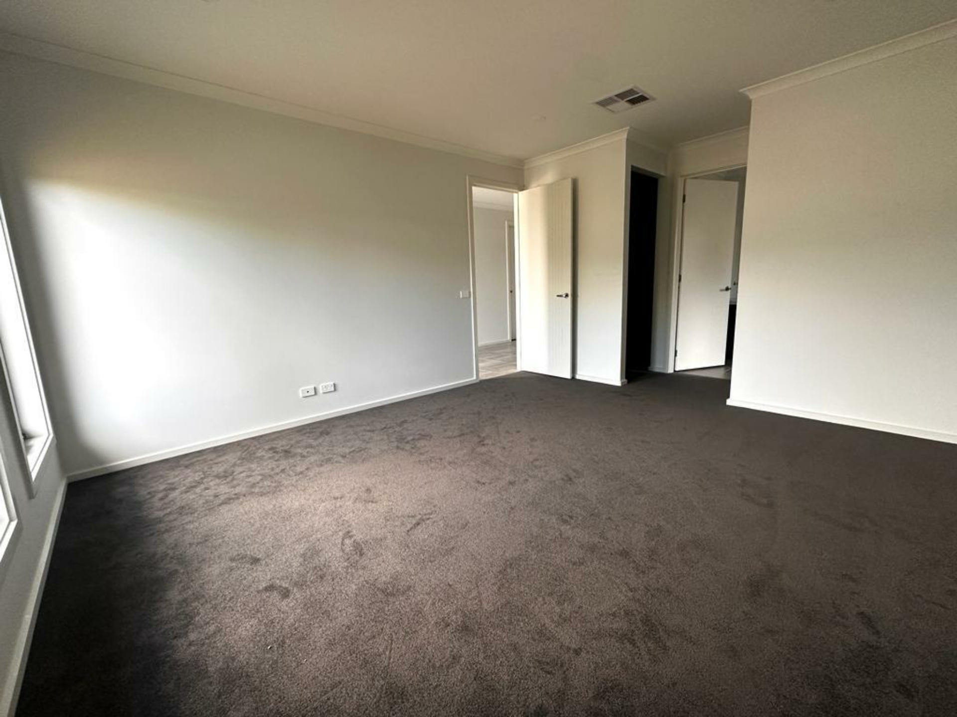 4 Verdant Drive, CLYDE NORTH