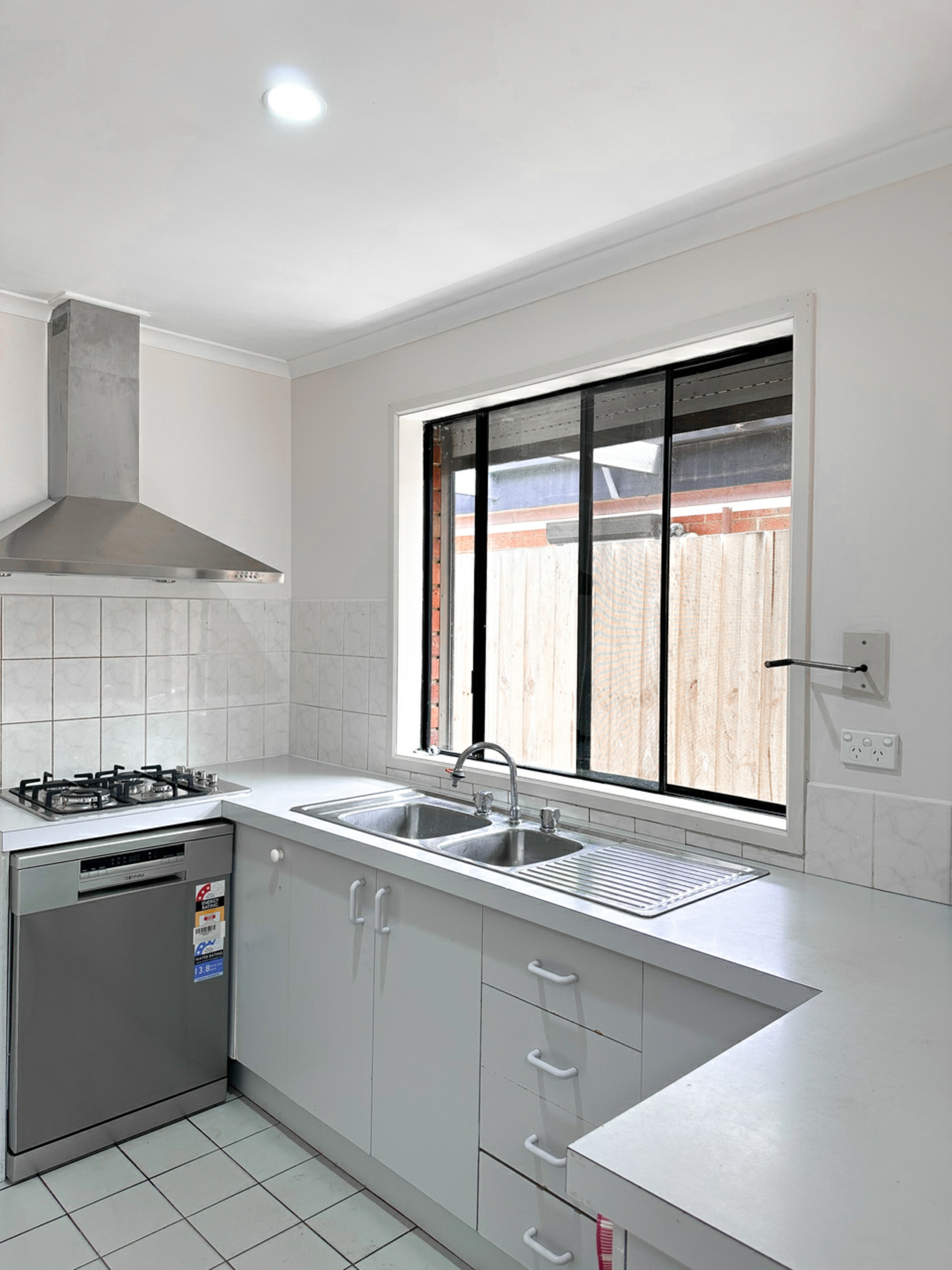 8 Ellindale Close, HAMPTON PARK