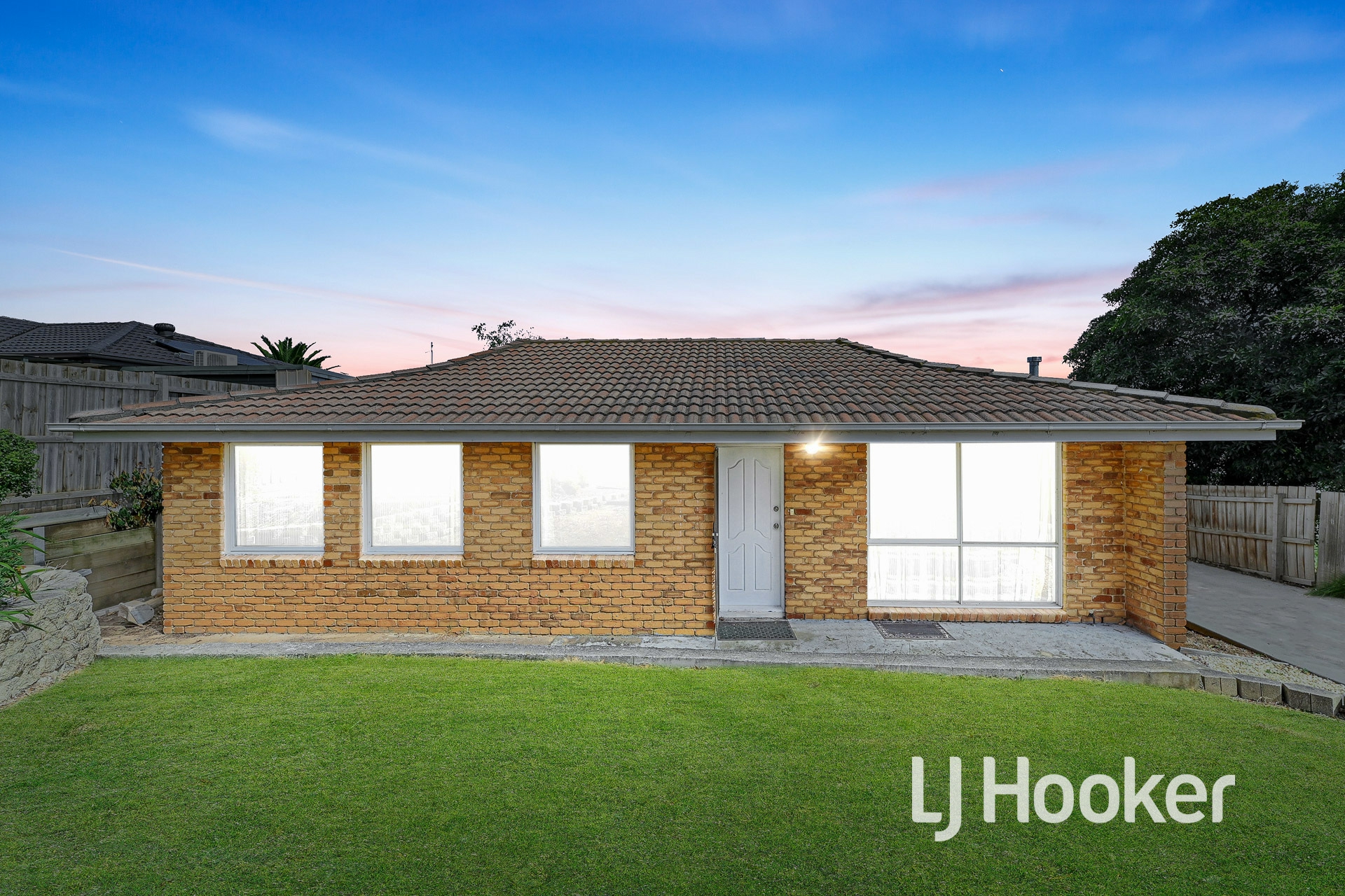 65 Oaktree Drive, Hampton Park