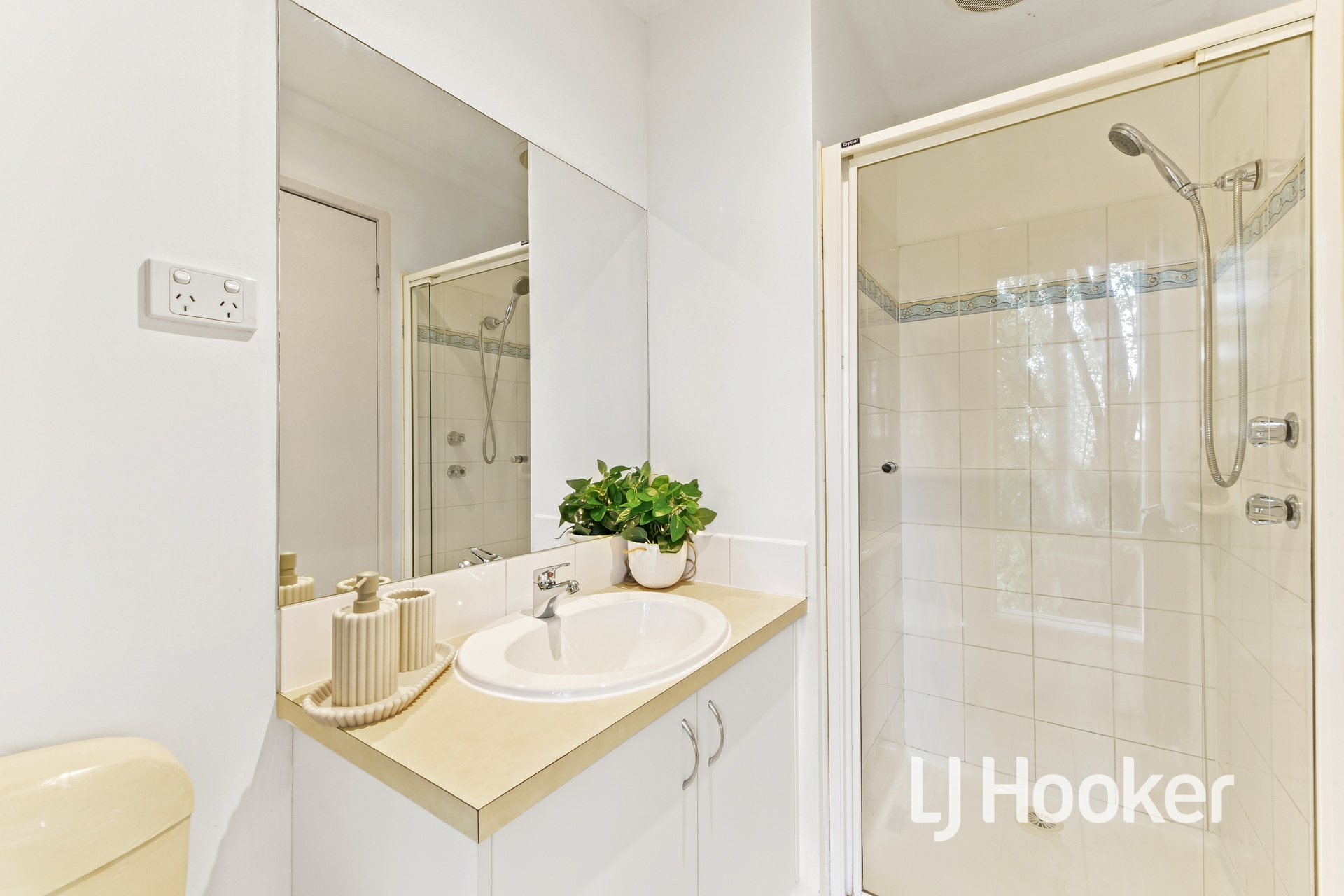 68 Astley Wynd, LYNBROOK